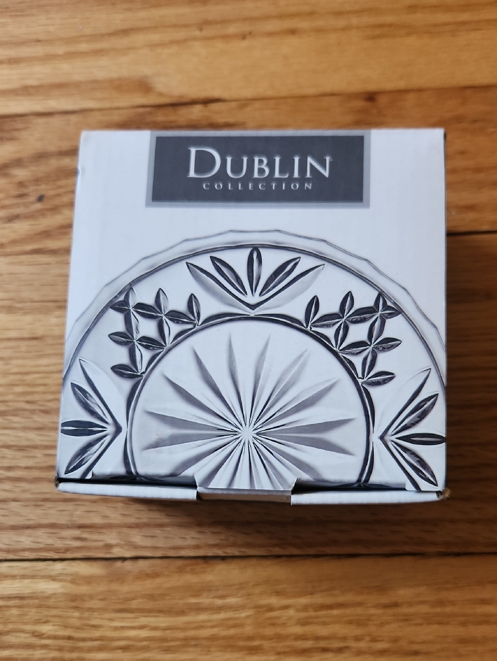 Dublin Collection White Decorative Glass Plate